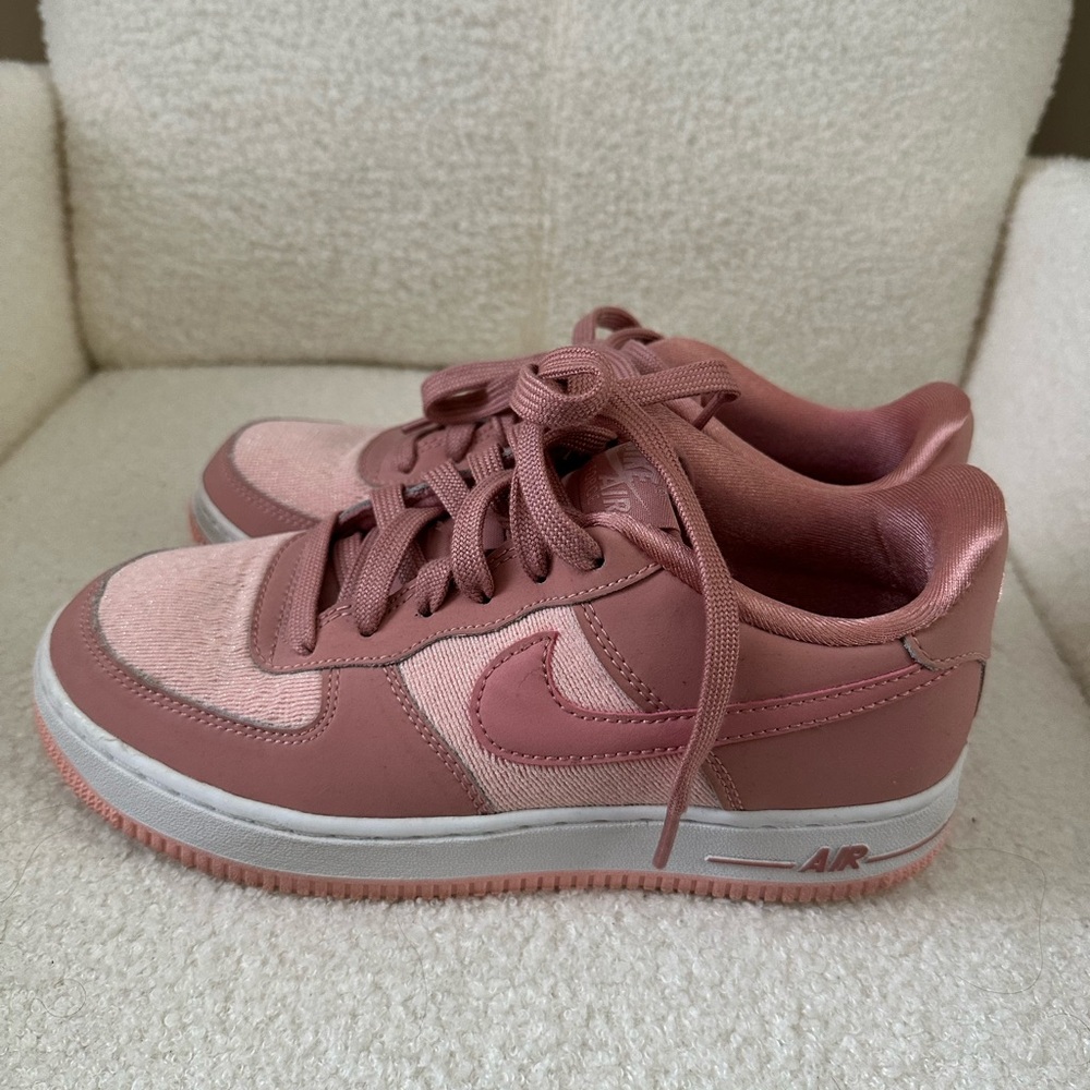 Air Force 1 LV8 GS ‘Rust Pink’